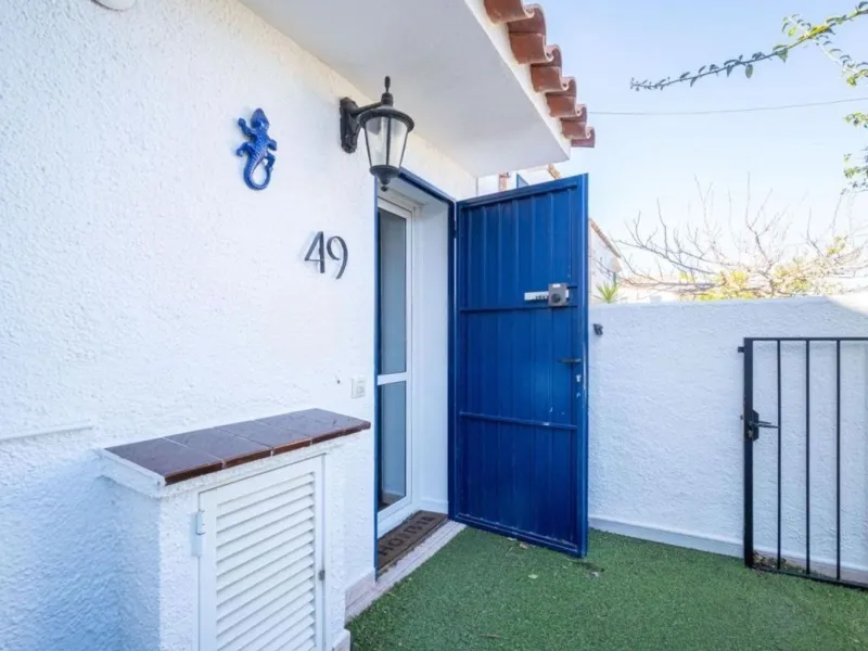 Exclusive Fisherman’s House with Private Mooring and 4 Bedrooms in Empuriabrava