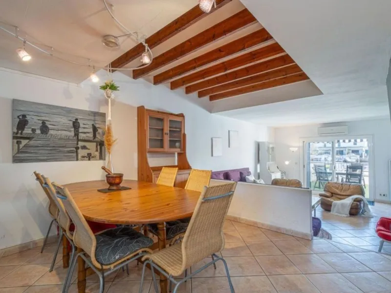 Exclusive Fisherman’s House with Private Mooring and 4 Bedrooms in Empuriabrava