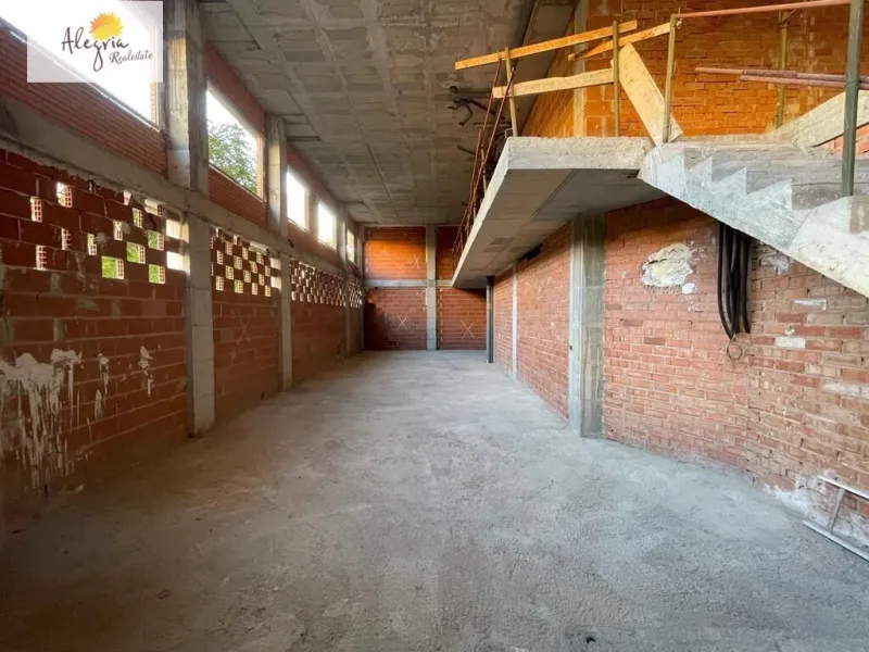 COMMERCIAL PREMISES OF 200M2 IN CAROLINAS ALTAS AREA IN ALICANTE FOR SALE