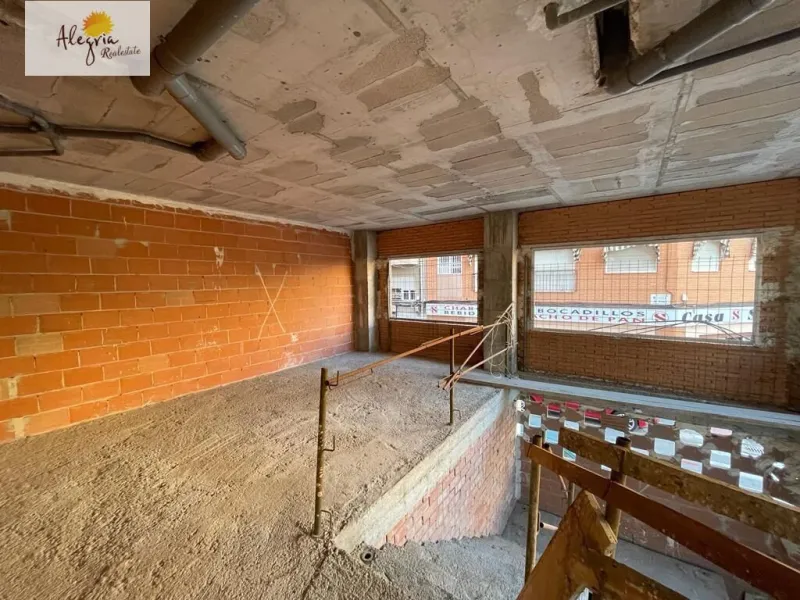 COMMERCIAL PREMISES OF 200M2 IN CAROLINAS ALTAS AREA IN ALICANTE FOR SALE