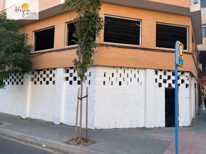 COMMERCIAL PREMISES OF 200M2 IN CAROLINAS ALTAS AREA IN ALICANTE FOR SALE