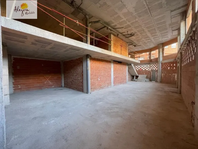 COMMERCIAL PREMISES OF 200M2 IN CAROLINAS ALTAS AREA IN ALICANTE FOR SALE