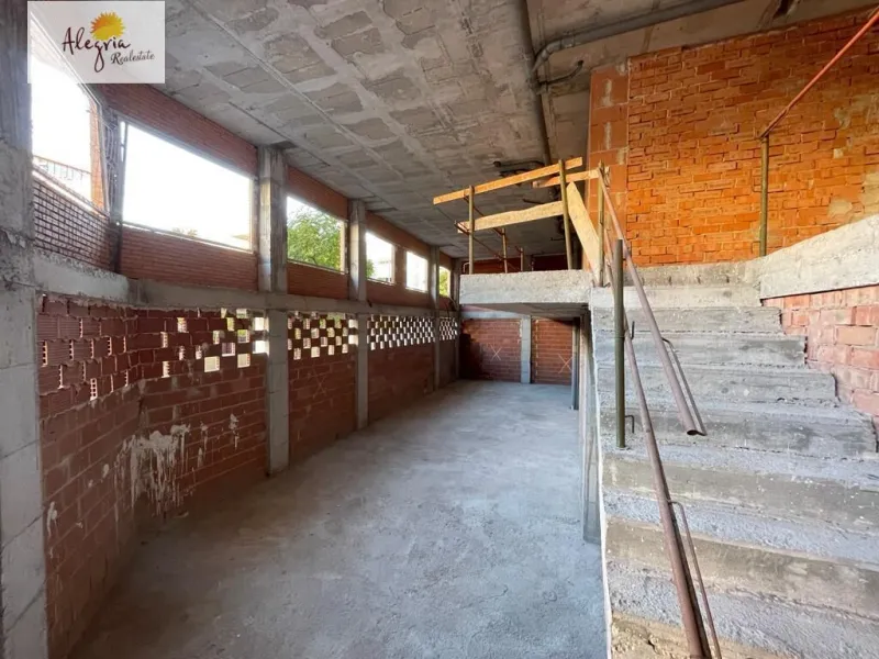 COMMERCIAL PREMISES OF 200M2 IN CAROLINAS ALTAS AREA IN ALICANTE FOR SALE