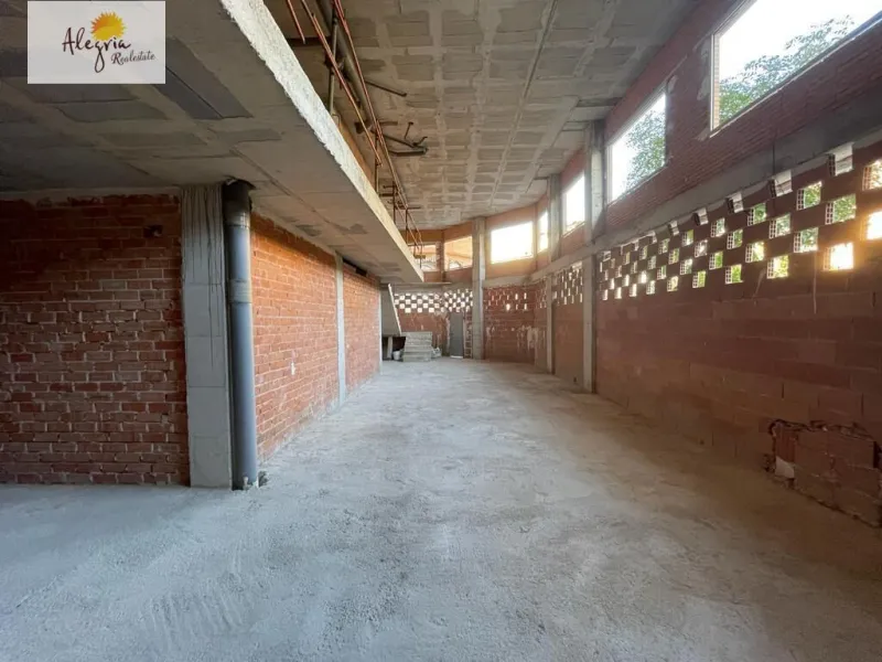 COMMERCIAL PREMISES OF 200M2 IN CAROLINAS ALTAS AREA IN ALICANTE FOR SALE