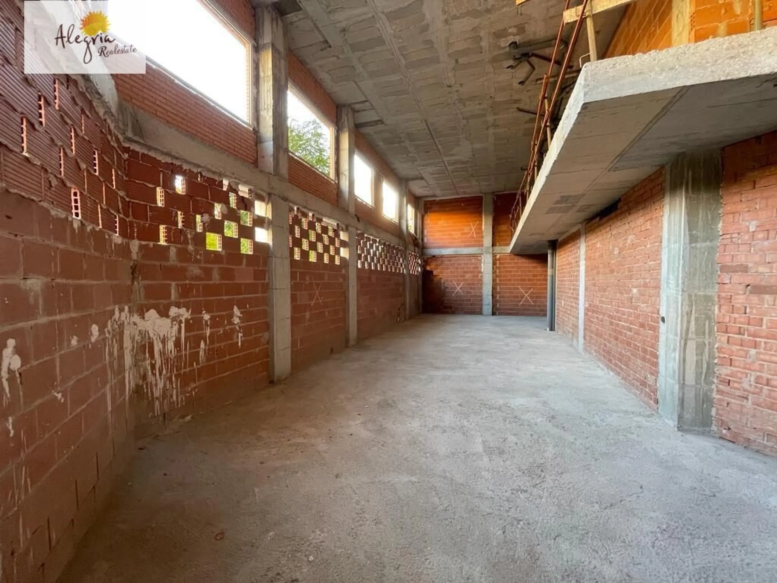 COMMERCIAL PREMISES OF 200M2 IN CAROLINAS ALTAS AREA IN ALICANTE FOR SALE