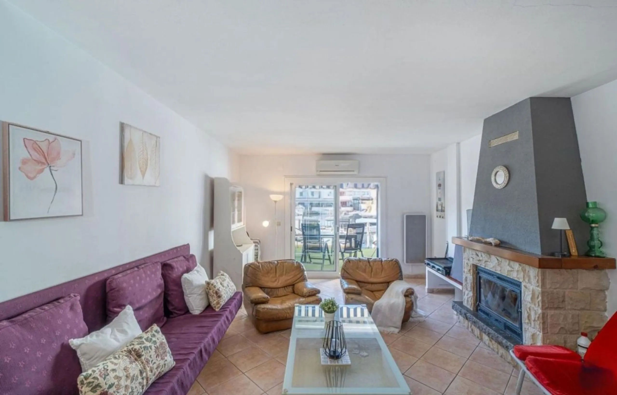 Exclusive Fisherman’s House with Private Mooring and 4 Bedrooms in Empuriabrava