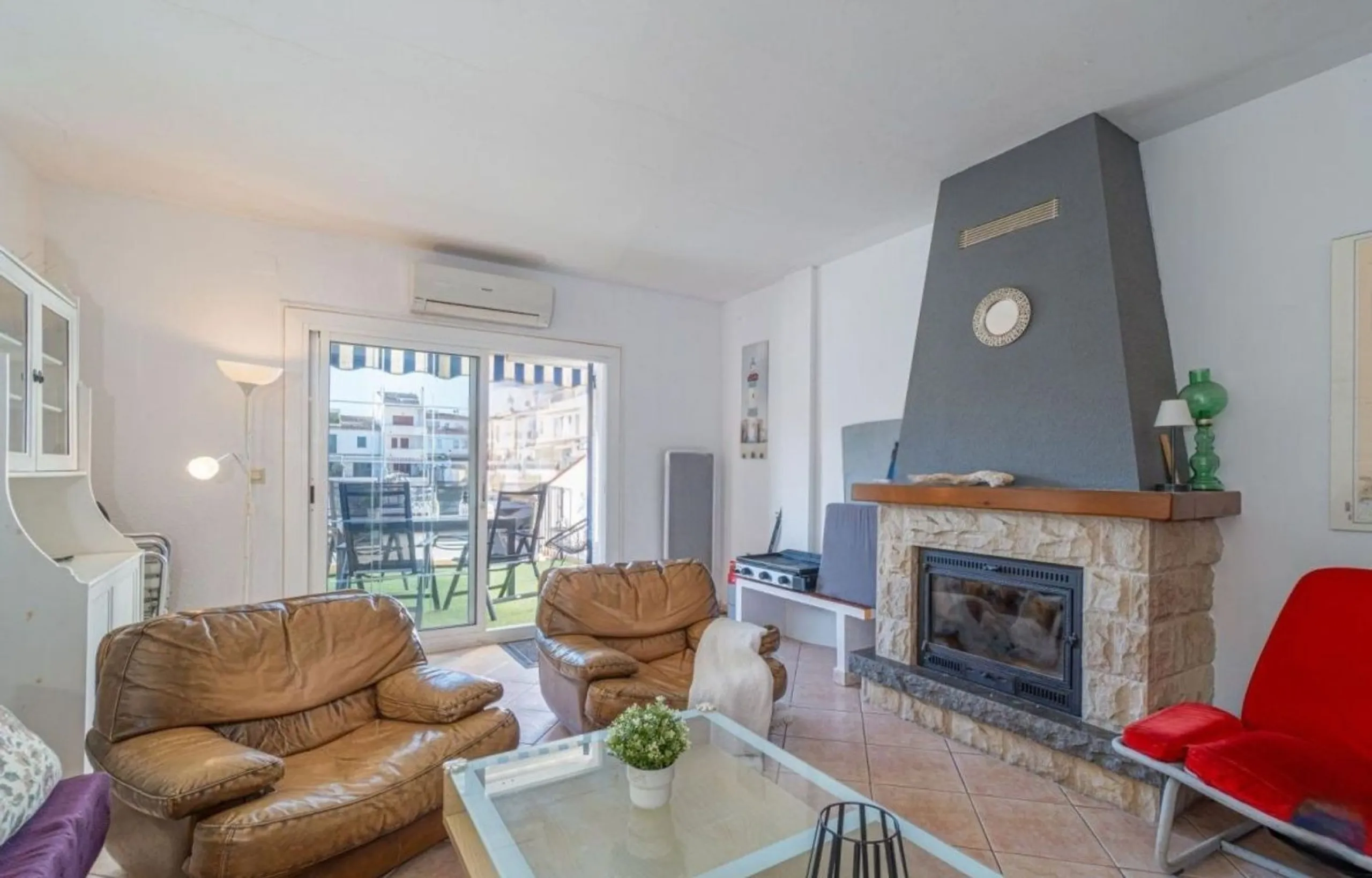 Exclusive Fisherman’s House with Private Mooring and 4 Bedrooms in Empuriabrava