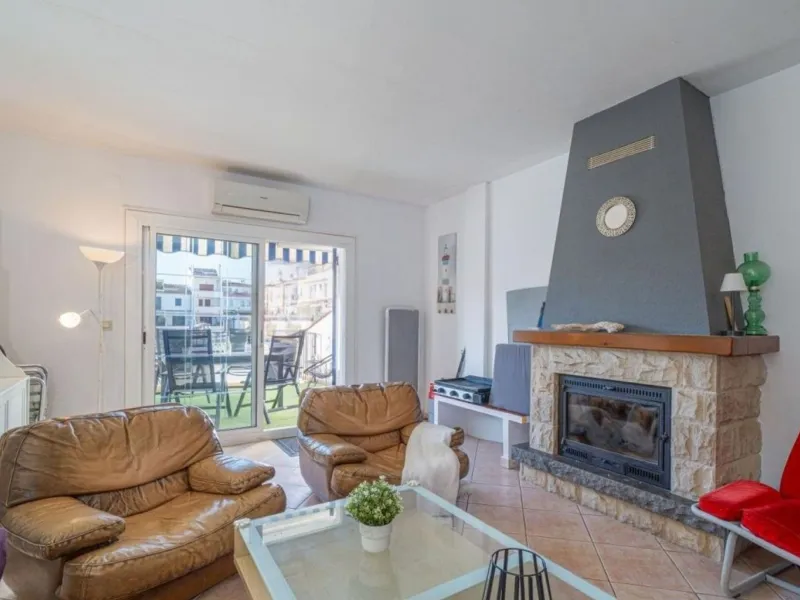 Exclusive Fisherman’s House with Private Mooring and 4 Bedrooms in Empuriabrava