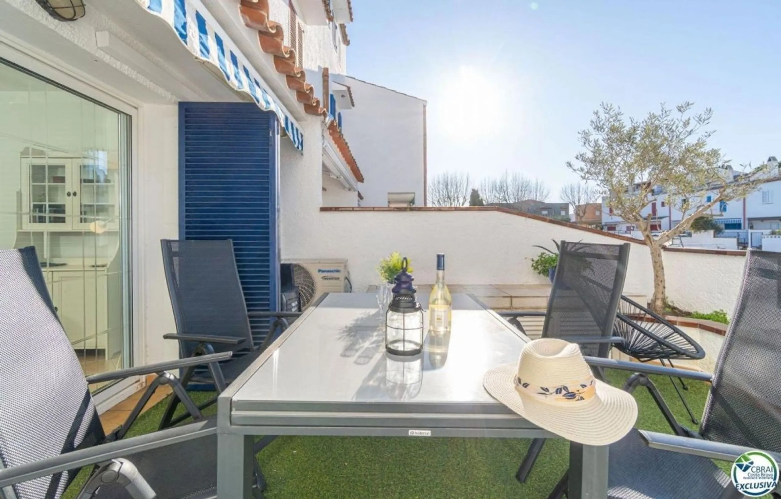 Exclusive Fisherman’s House with Private Mooring and 4 Bedrooms in Empuriabrava