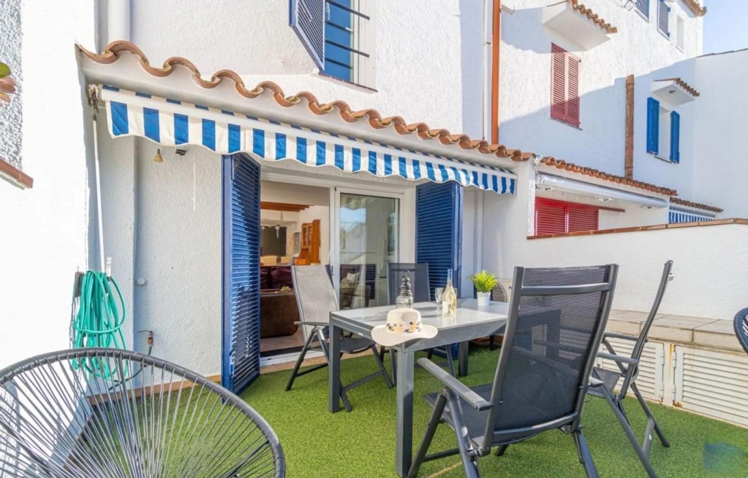 Exclusive Fisherman’s House with Private Mooring and 4 Bedrooms in Empuriabrava