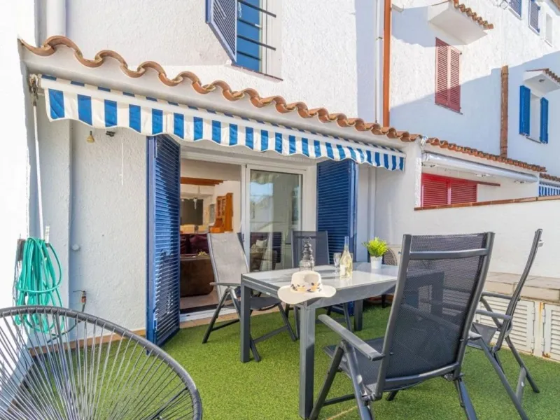 Exclusive Fisherman’s House with Private Mooring and 4 Bedrooms in Empuriabrava