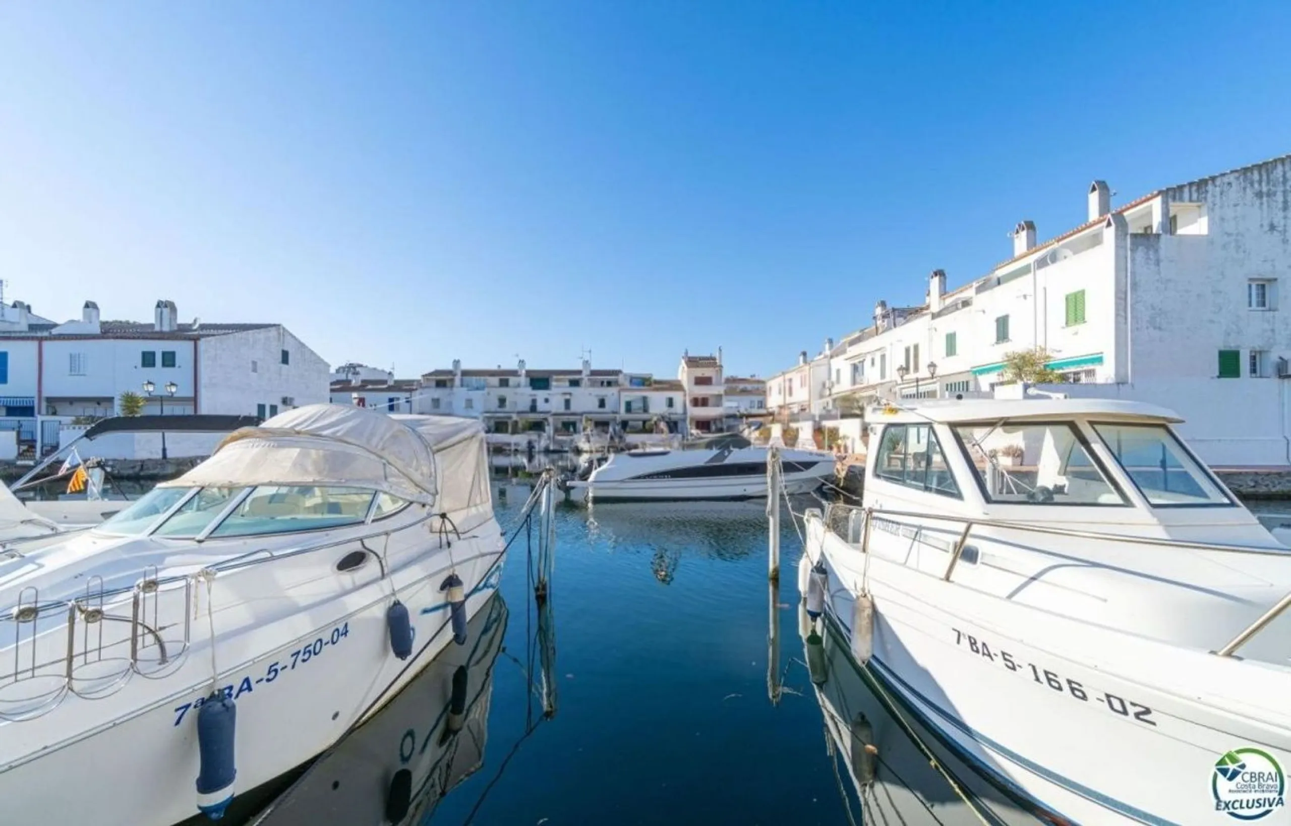 Exclusive Fisherman’s House with Private Mooring and 4 Bedrooms in Empuriabrava