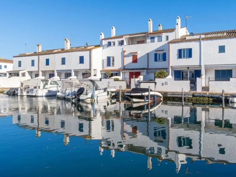 Exclusive Fisherman’s House with Private Mooring and 4 Bedrooms in Empuriabrava