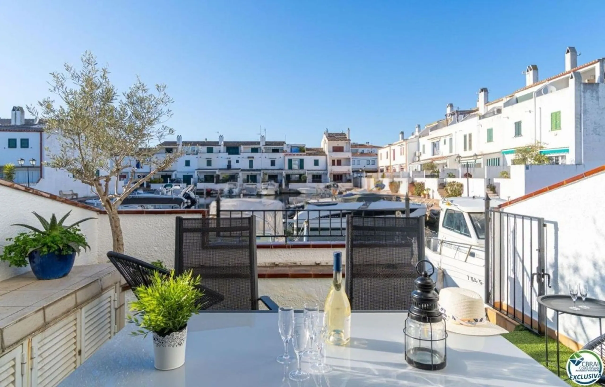 Exclusive Fisherman’s House with Private Mooring and 4 Bedrooms in Empuriabrava