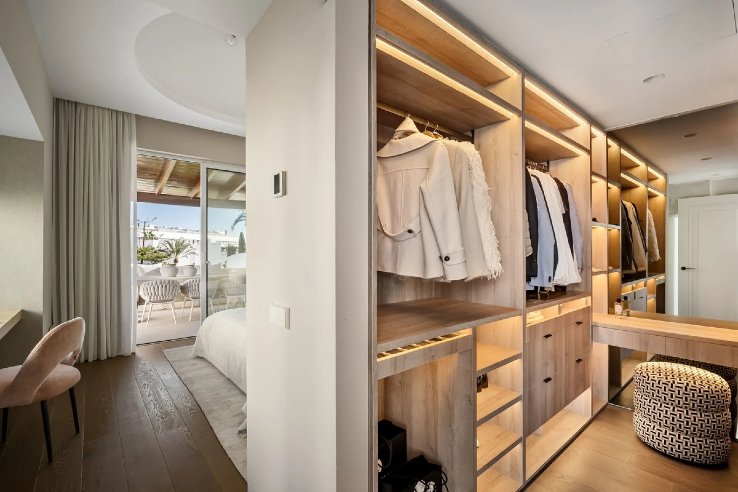 Einzigartiges, nach Süden ausgerichtetes Penthouse in erster Strandlinie – Alhambra del Mar