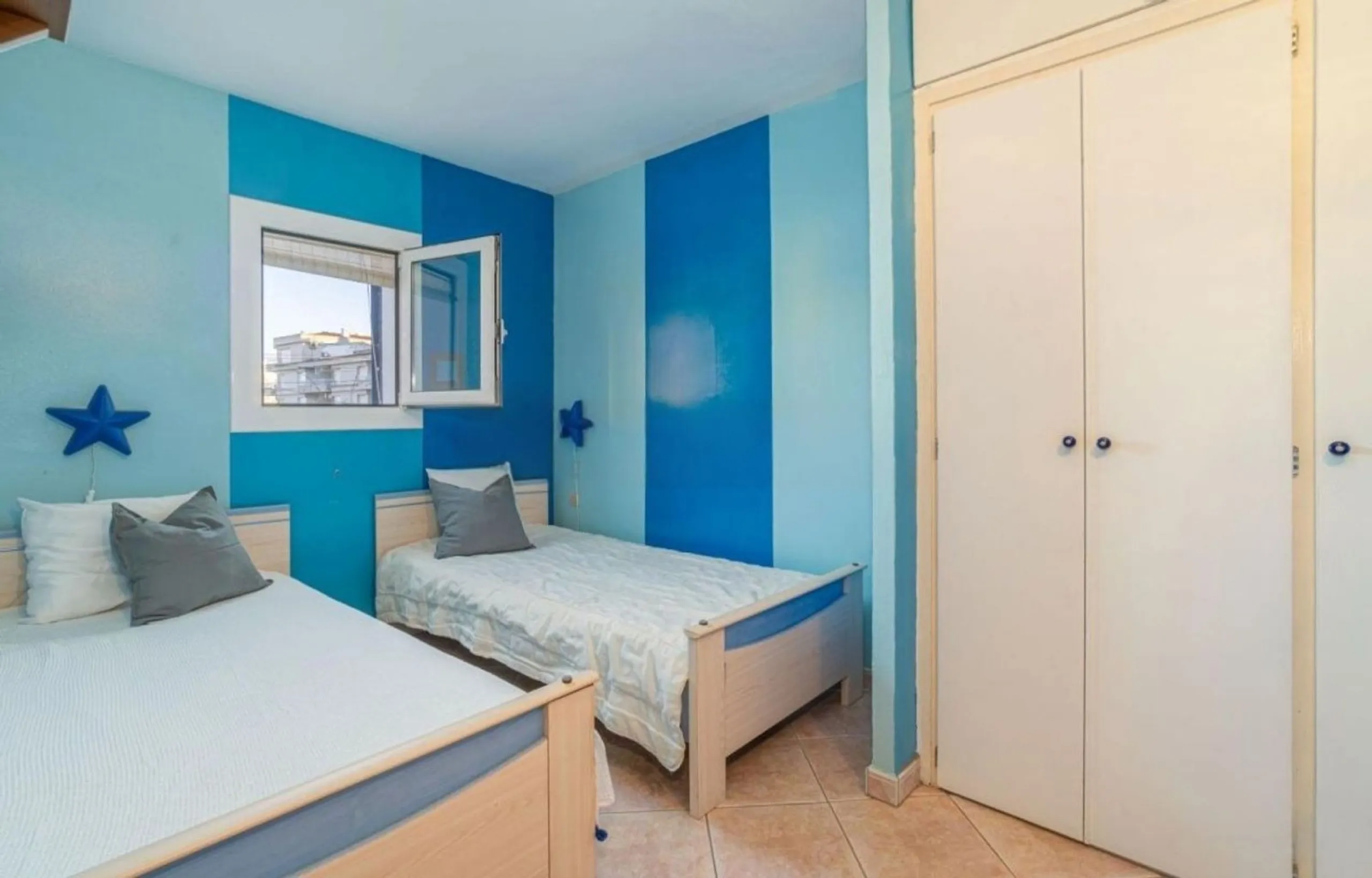 Exclusive Fisherman’s House with Private Mooring and 4 Bedrooms in Empuriabrava
