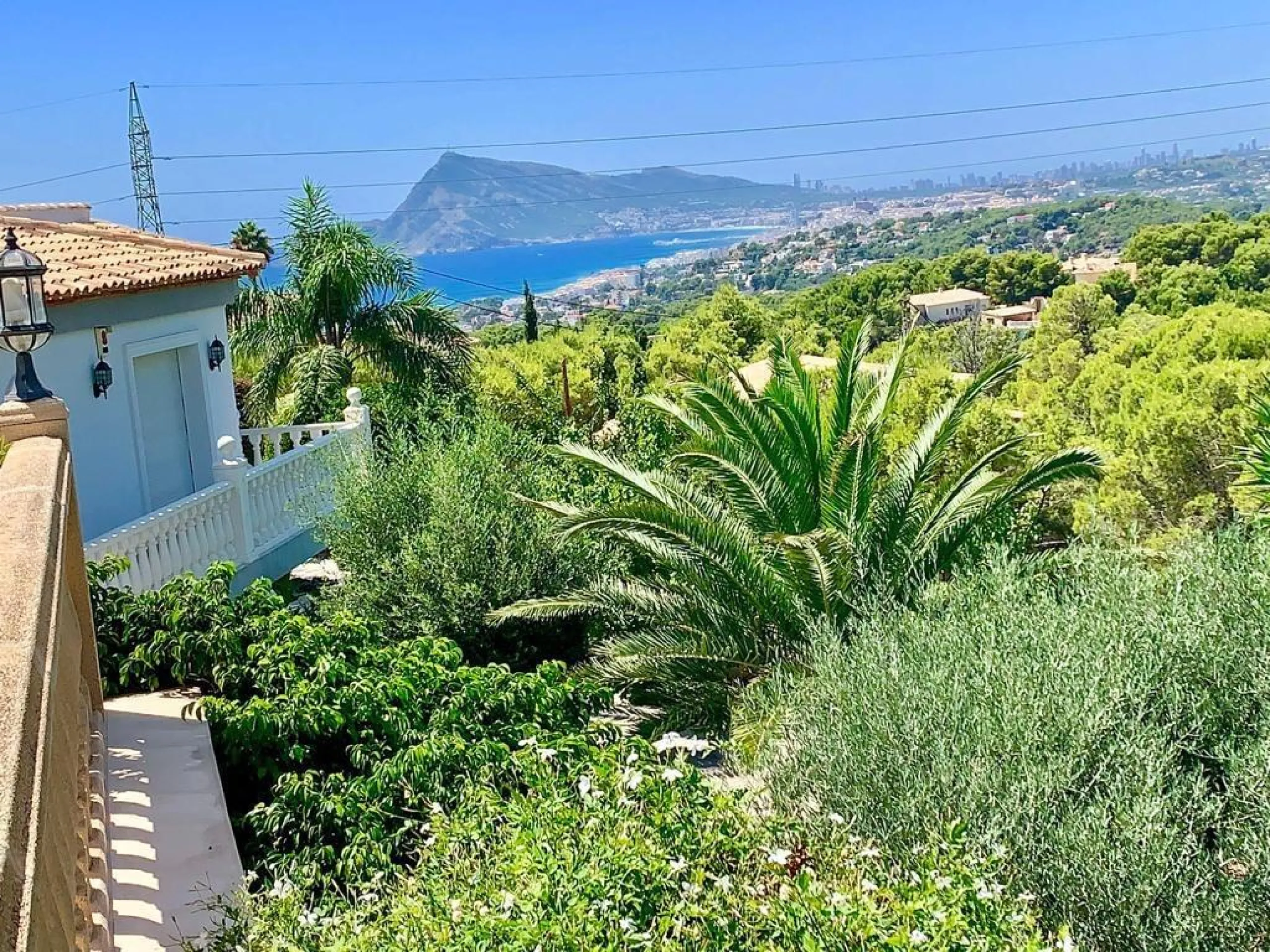 Mediterranean villa a few minutes drive from the beach