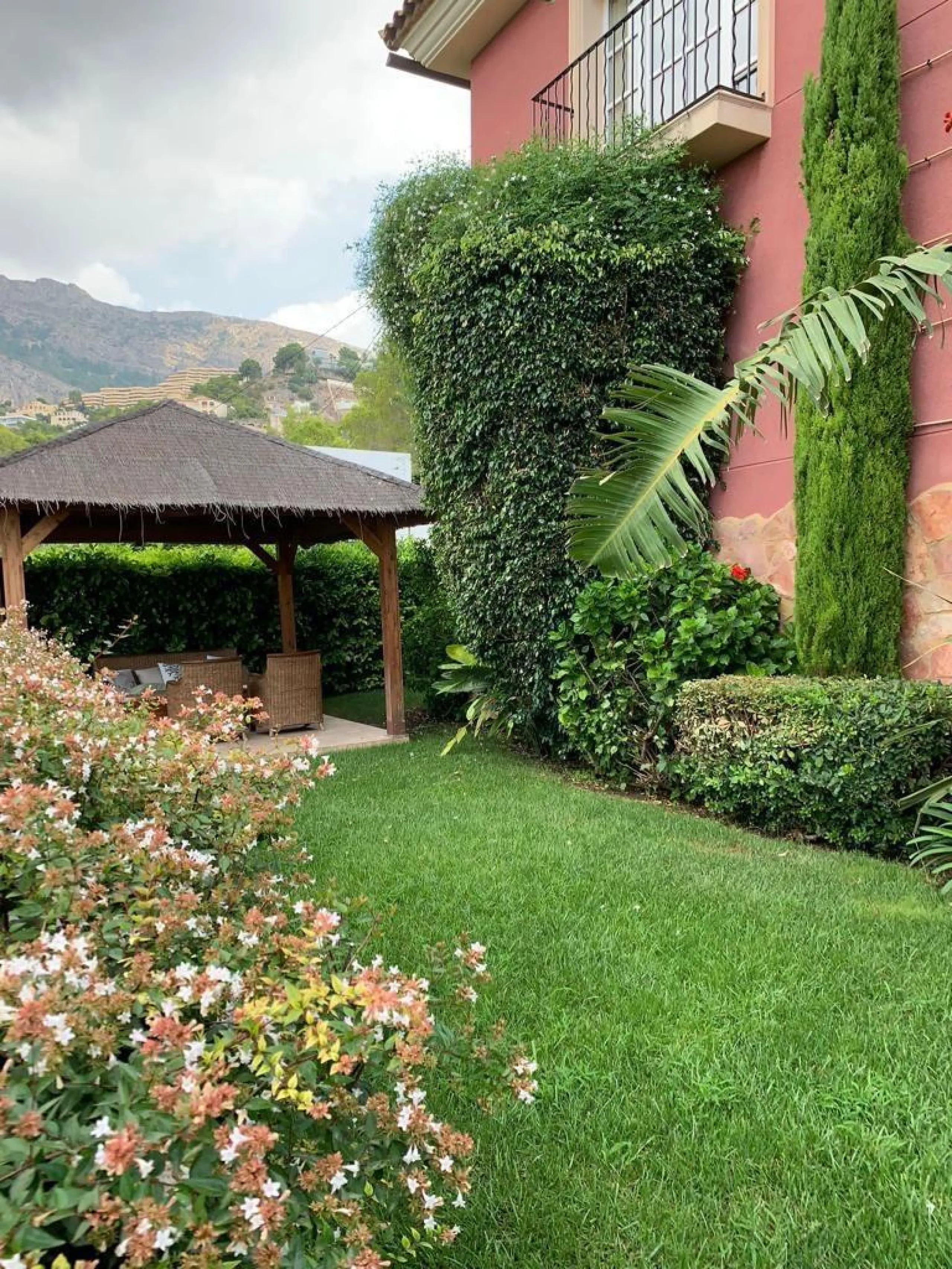 Mediterranean villa a few minutes drive from the beach