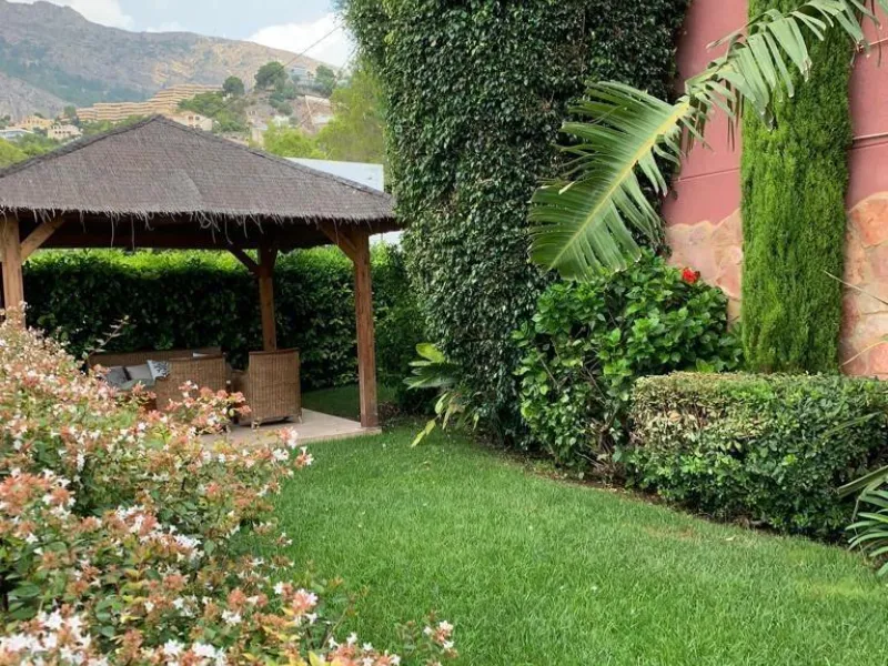Mediterranean villa a few minutes drive from the beach