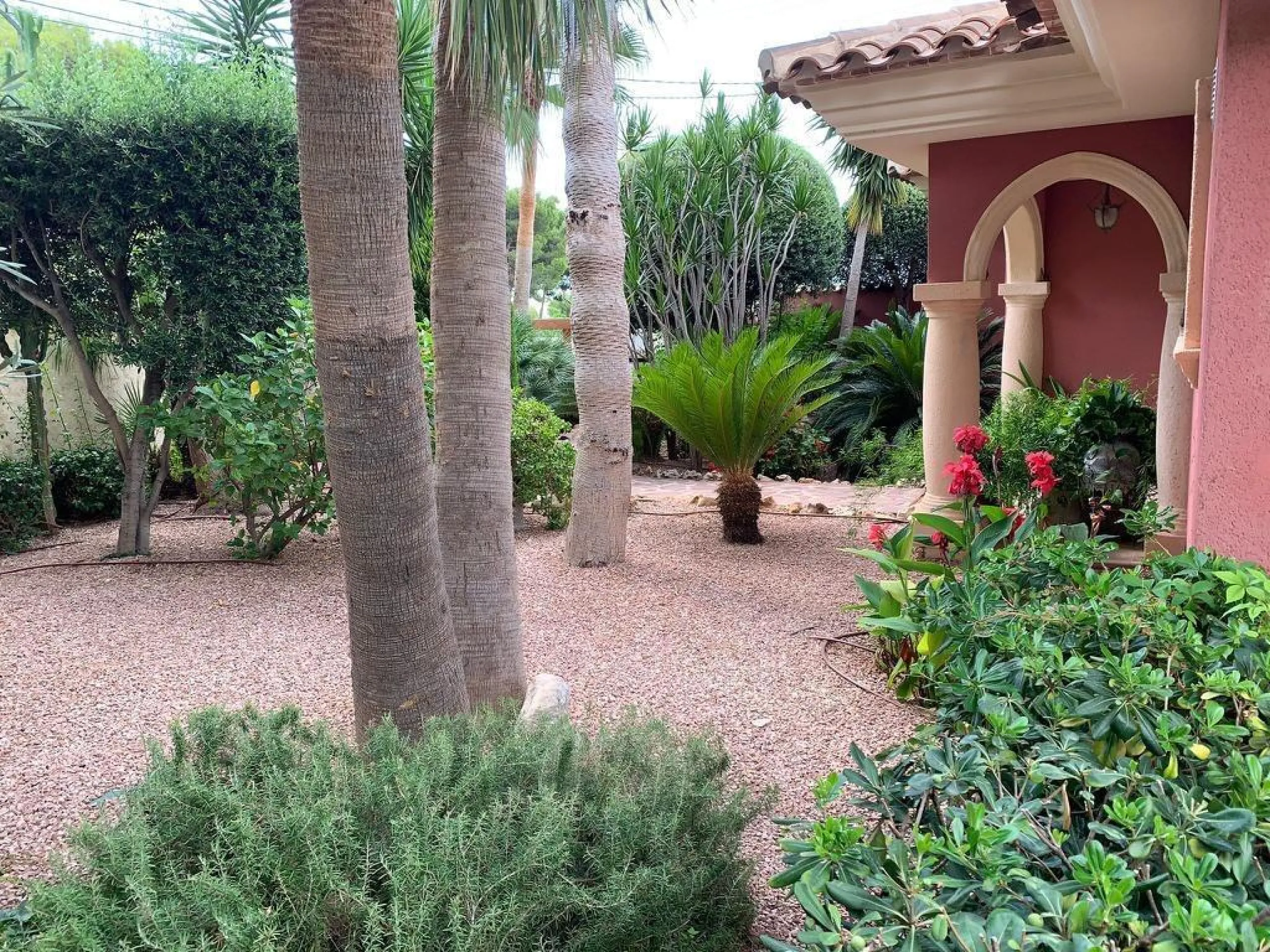 Mediterranean villa a few minutes drive from the beach