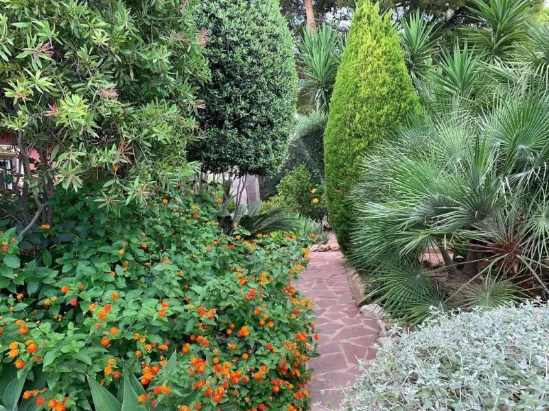 Mediterranean villa a few minutes drive from the beach