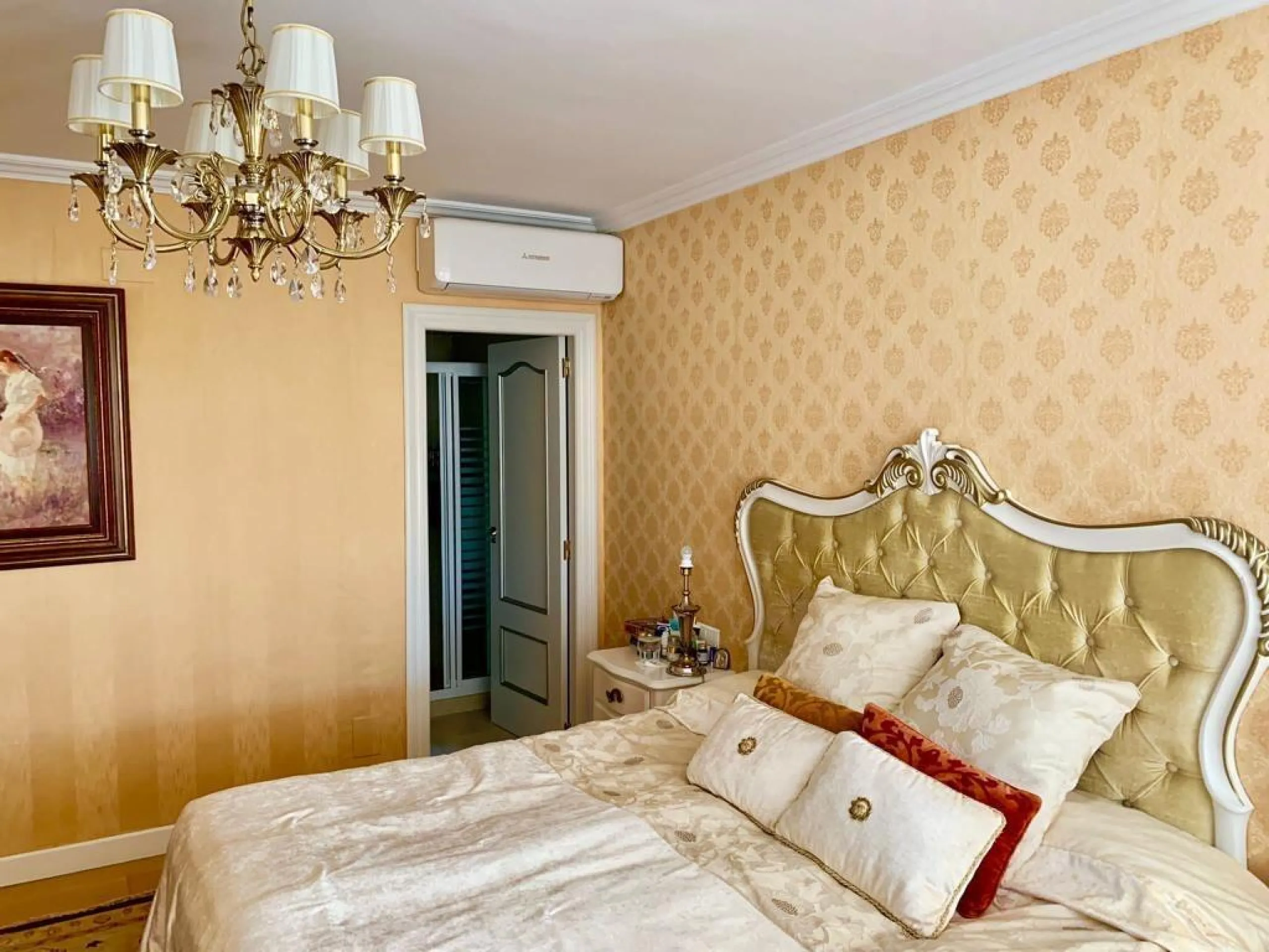 Mediterranean villa a few minutes drive from the beach