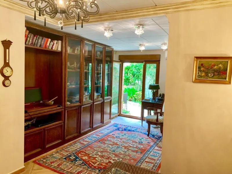 Mediterranean villa a few minutes drive from the beach