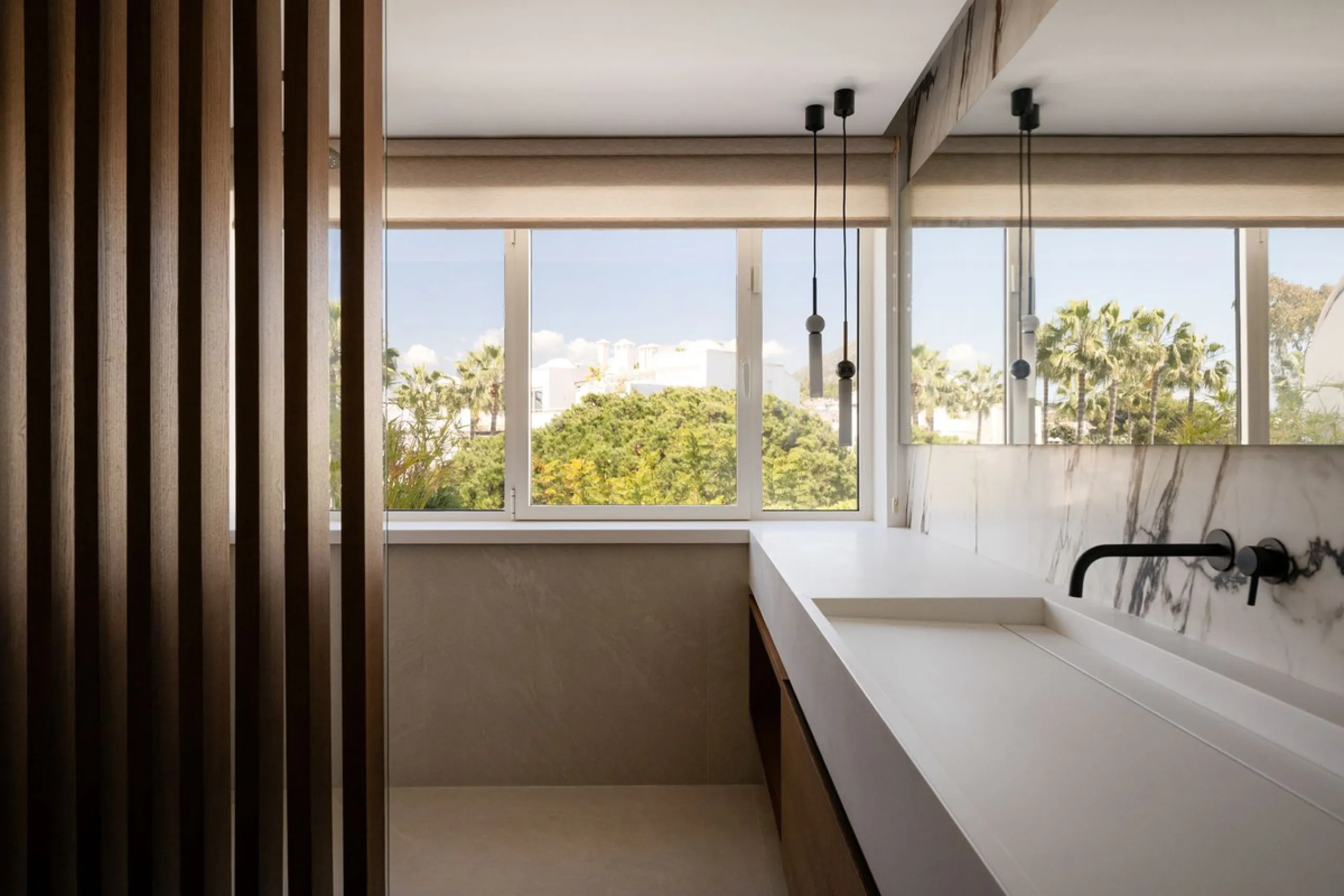 Einzigartiges, nach Süden ausgerichtetes Penthouse in erster Strandlinie – Alhambra del Mar