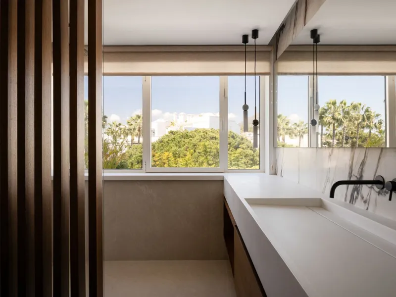 Einzigartiges, nach Süden ausgerichtetes Penthouse in erster Strandlinie – Alhambra del Mar