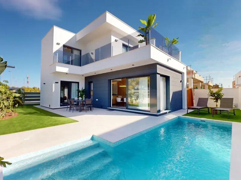 Detached modern villas placed in Roda Golf, Murcia