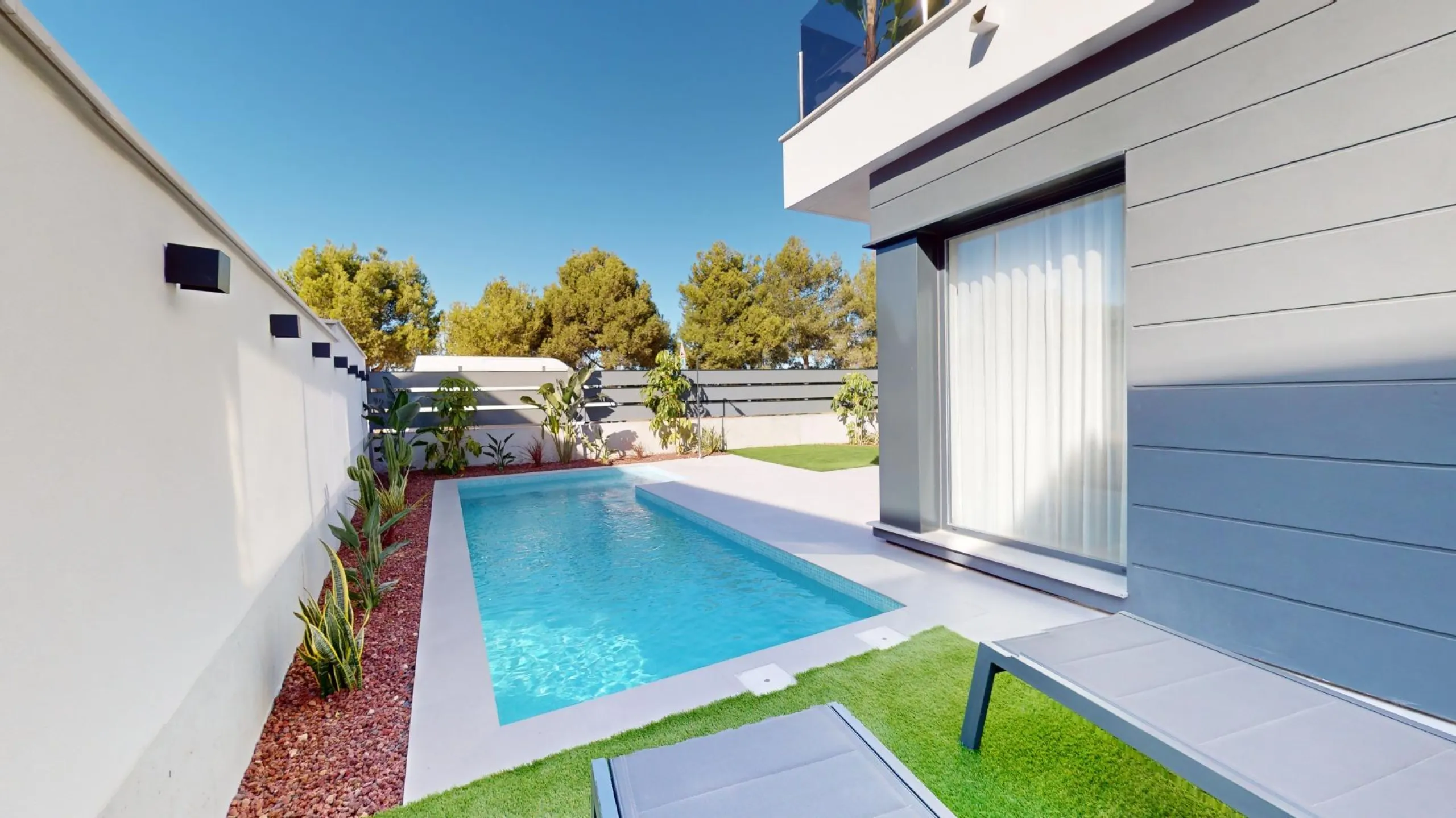 Detached modern villas placed in Roda Golf, Murcia