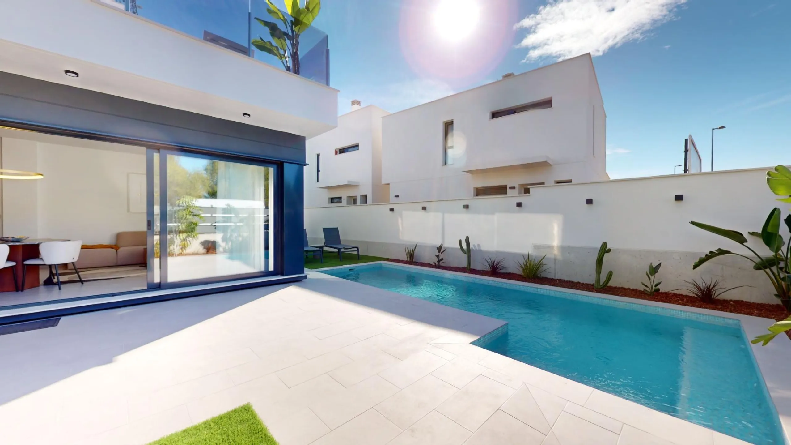 Detached modern villas placed in Roda Golf, Murcia