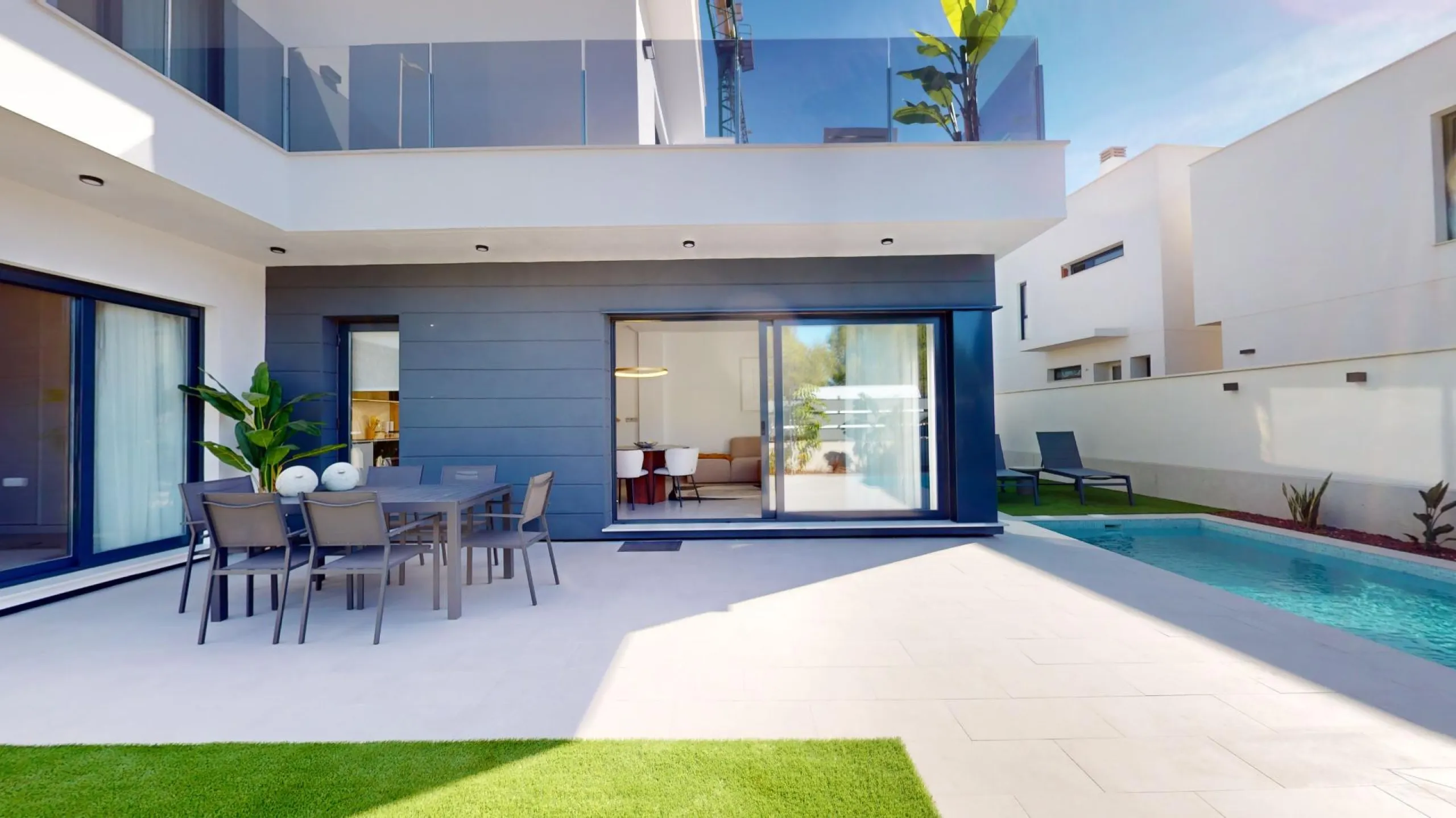 Detached modern villas placed in Roda Golf, Murcia