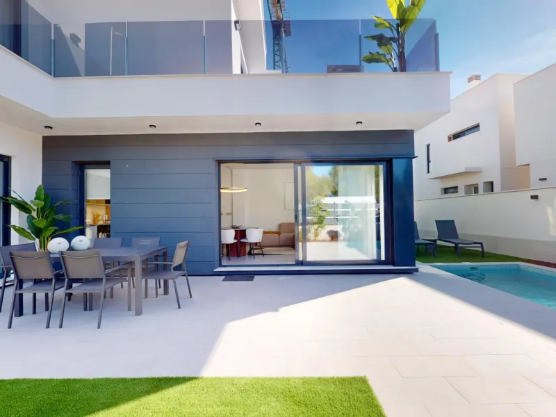 Detached modern villas placed in Roda Golf, Murcia