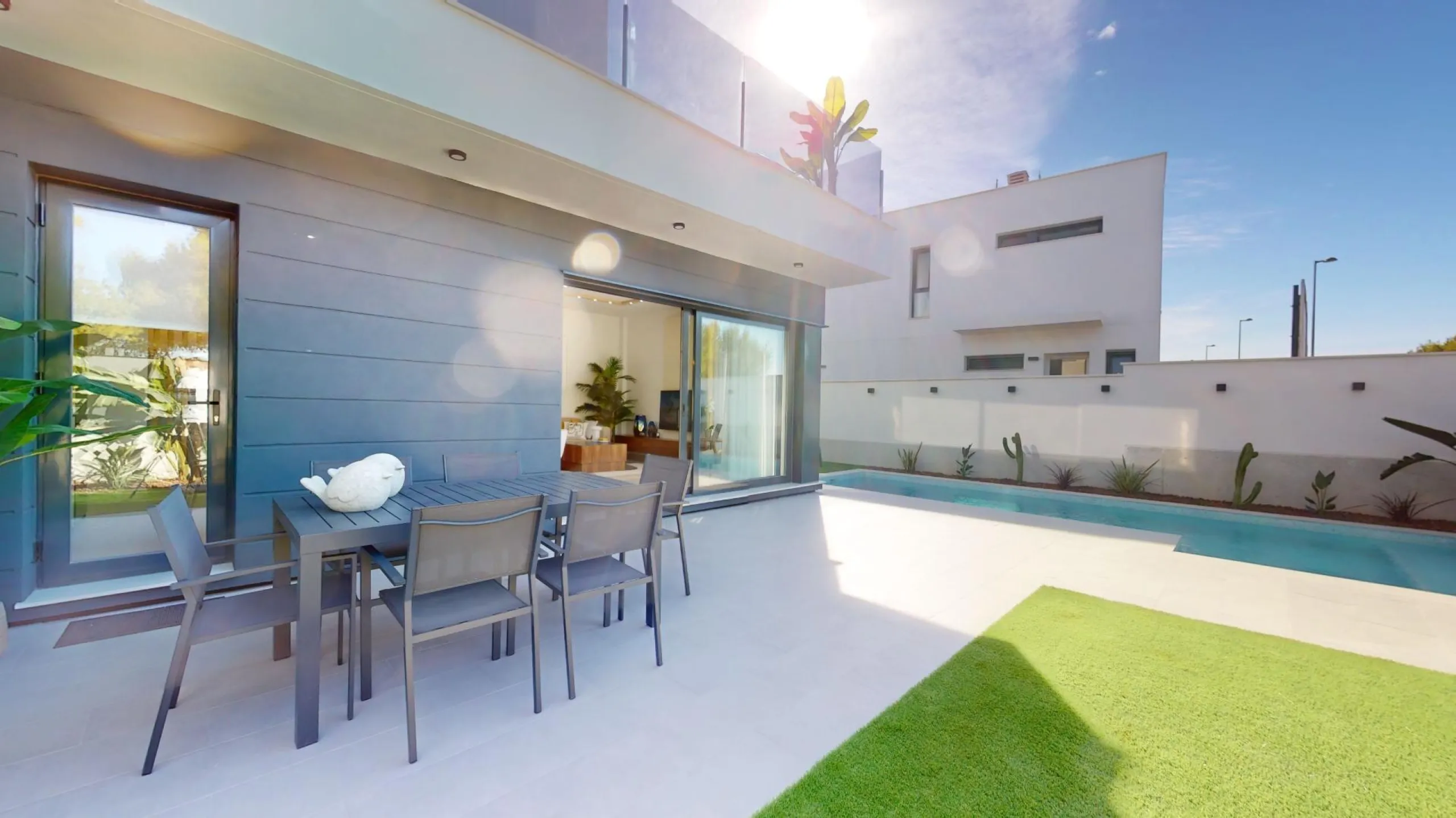Detached modern villas placed in Roda Golf, Murcia