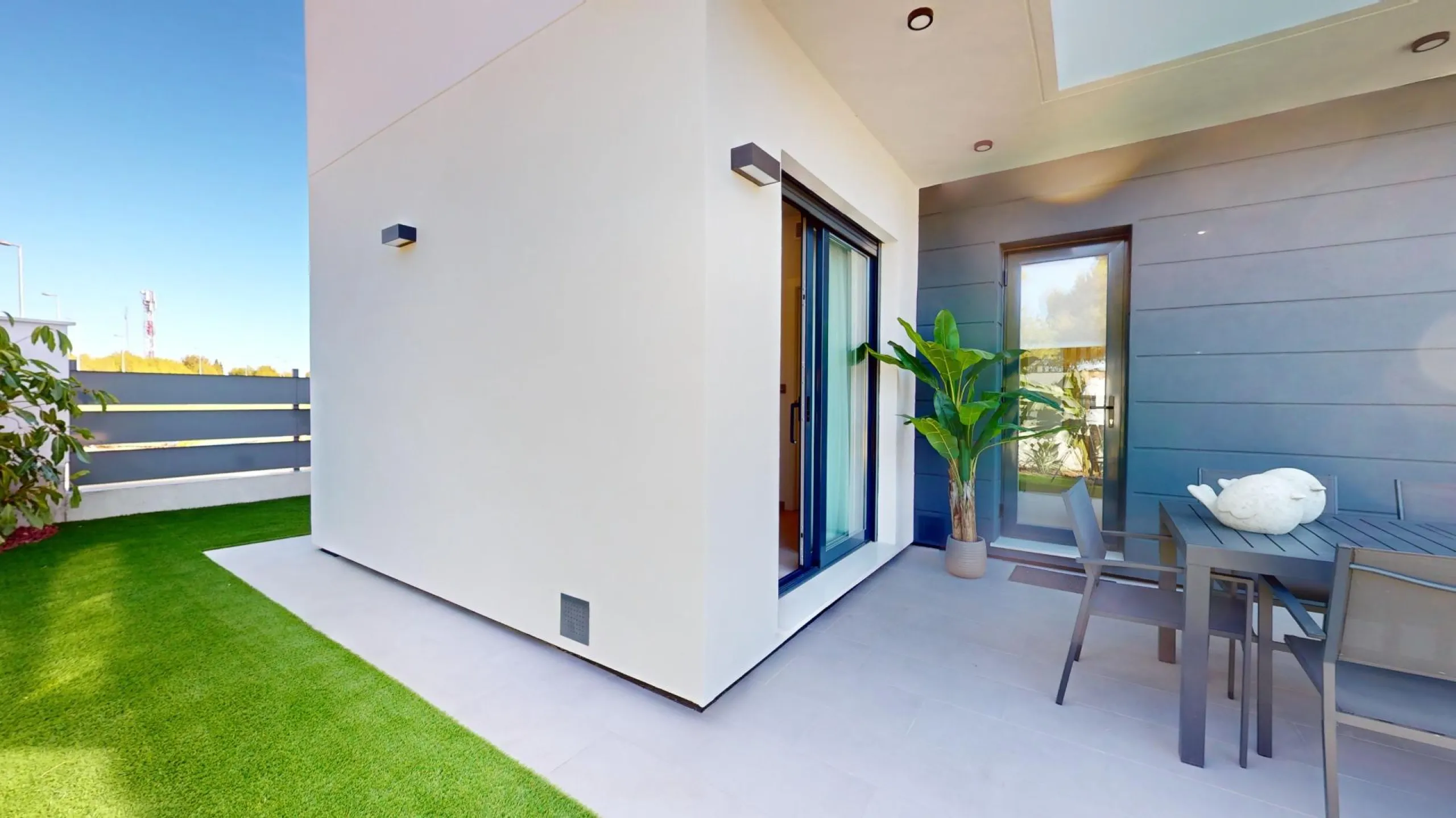 Detached modern villas placed in Roda Golf, Murcia