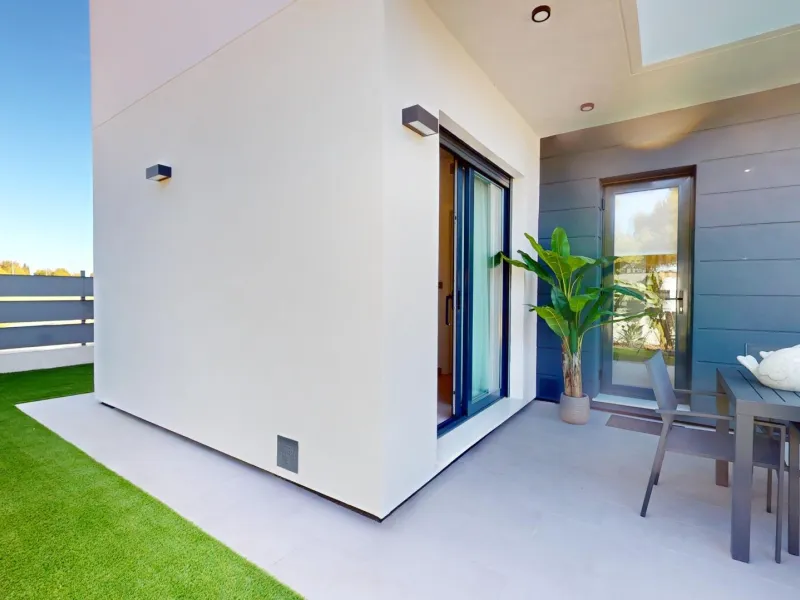 Detached modern villas placed in Roda Golf, Murcia