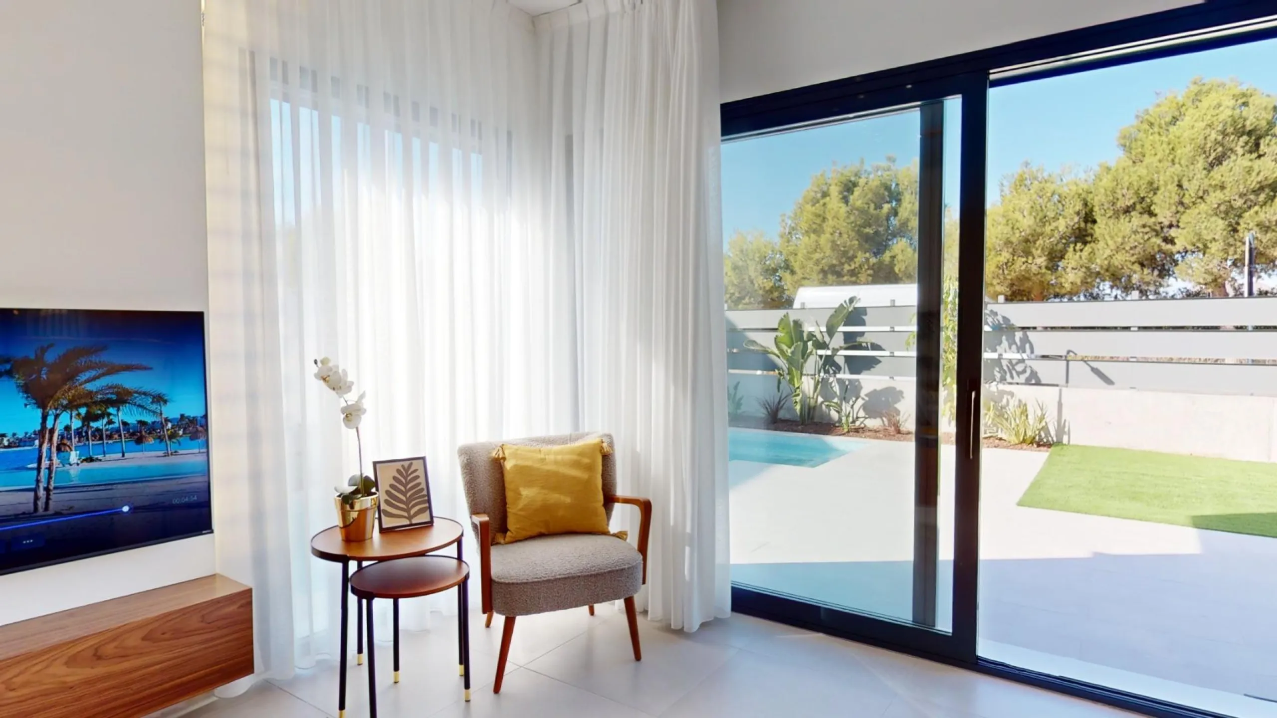 Detached modern villas placed in Roda Golf, Murcia