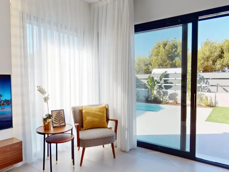 Detached modern villas placed in Roda Golf, Murcia