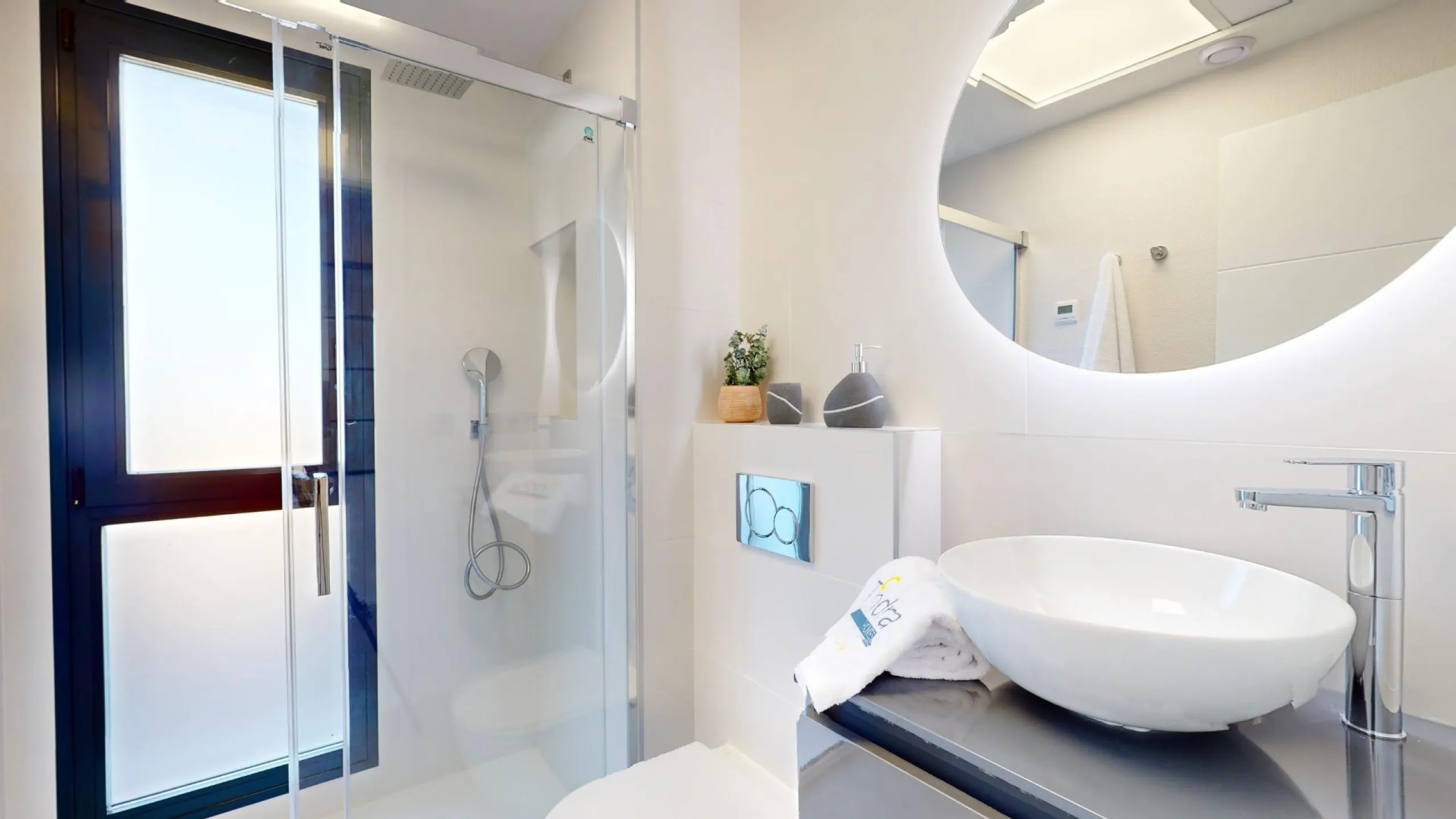 Detached modern villas placed in Roda Golf, Murcia