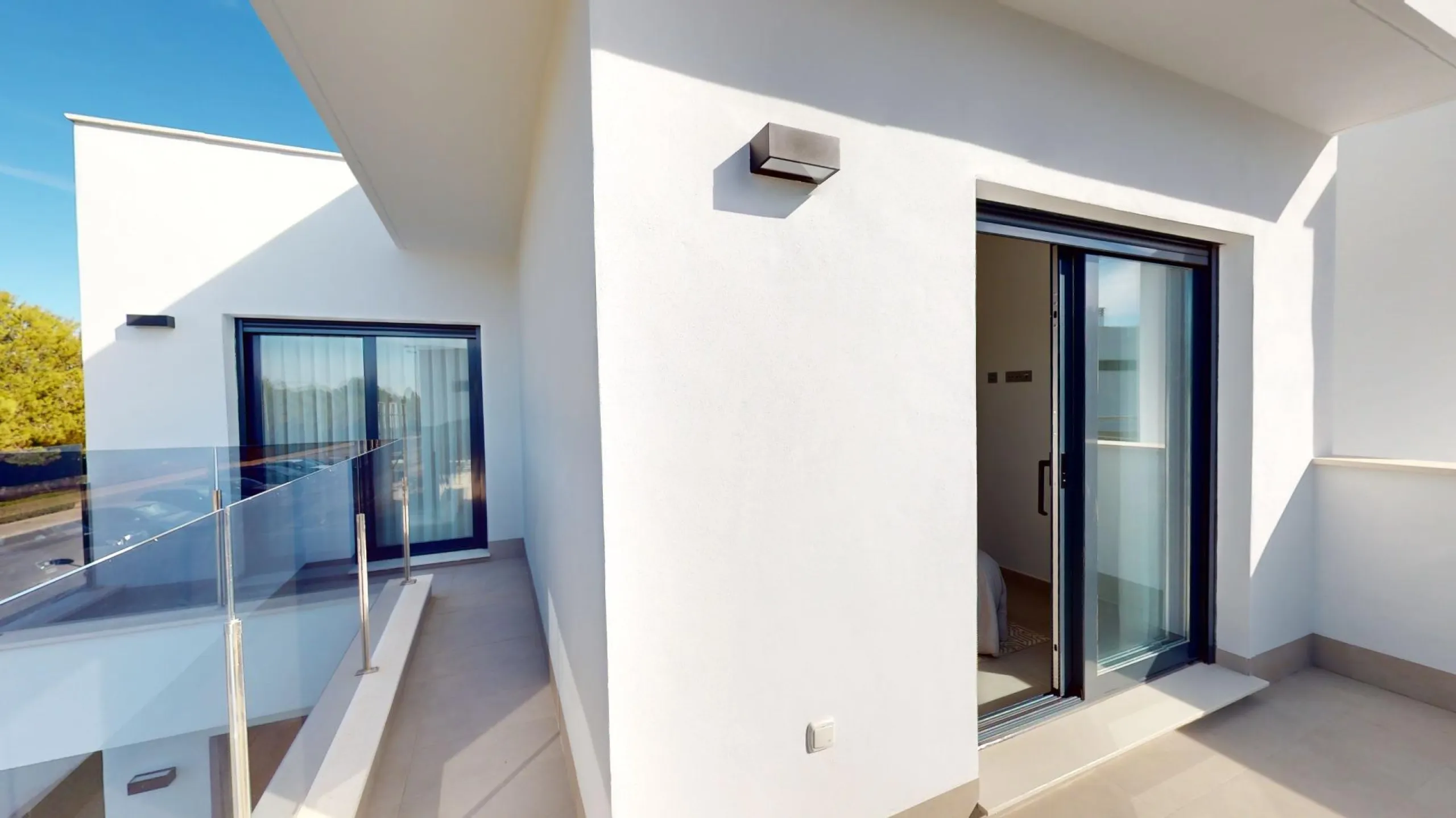 Detached modern villas placed in Roda Golf, Murcia