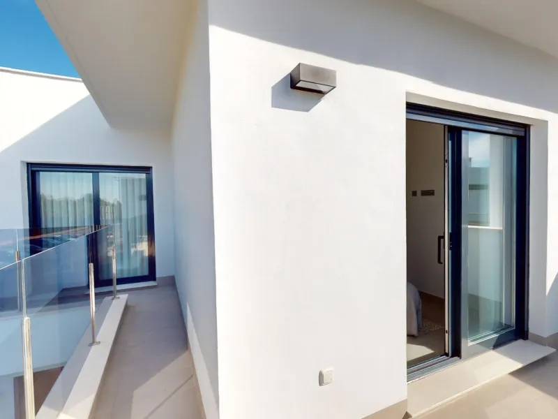 Detached modern villas placed in Roda Golf, Murcia