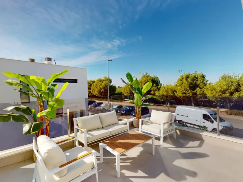 Detached modern villas placed in Roda Golf, Murcia