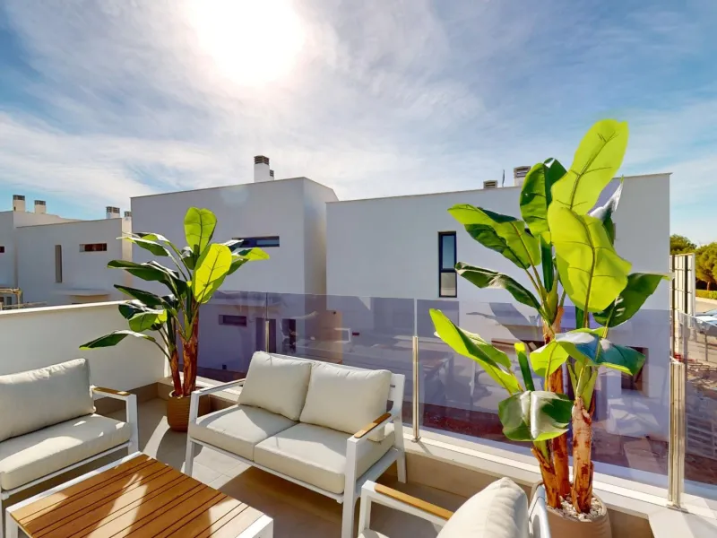 Detached modern villas placed in Roda Golf, Murcia