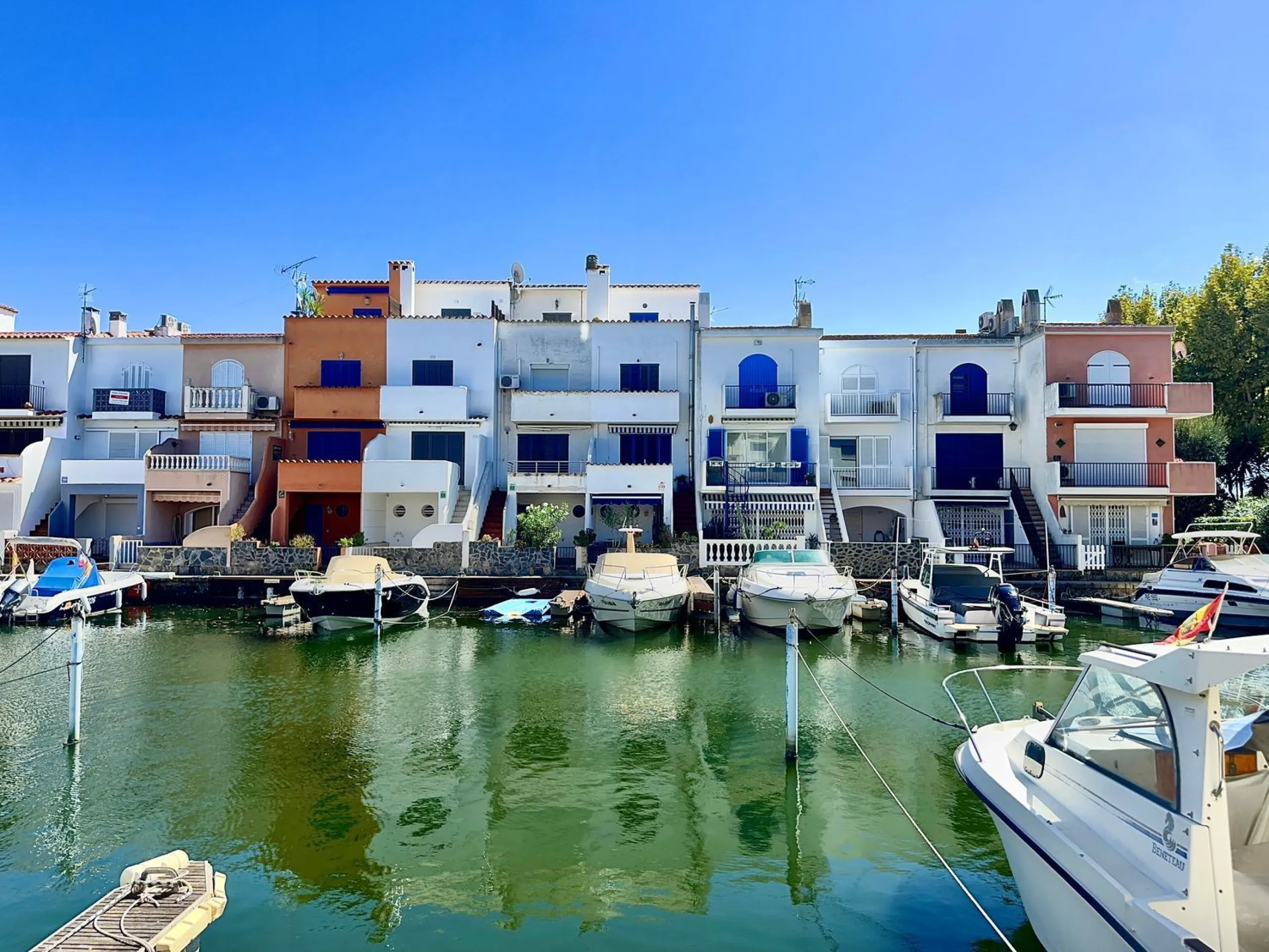 Waterfront Home with Private Mooring in Port Empúries – Exclusive Nautical Lifestyle Steps from the Beach