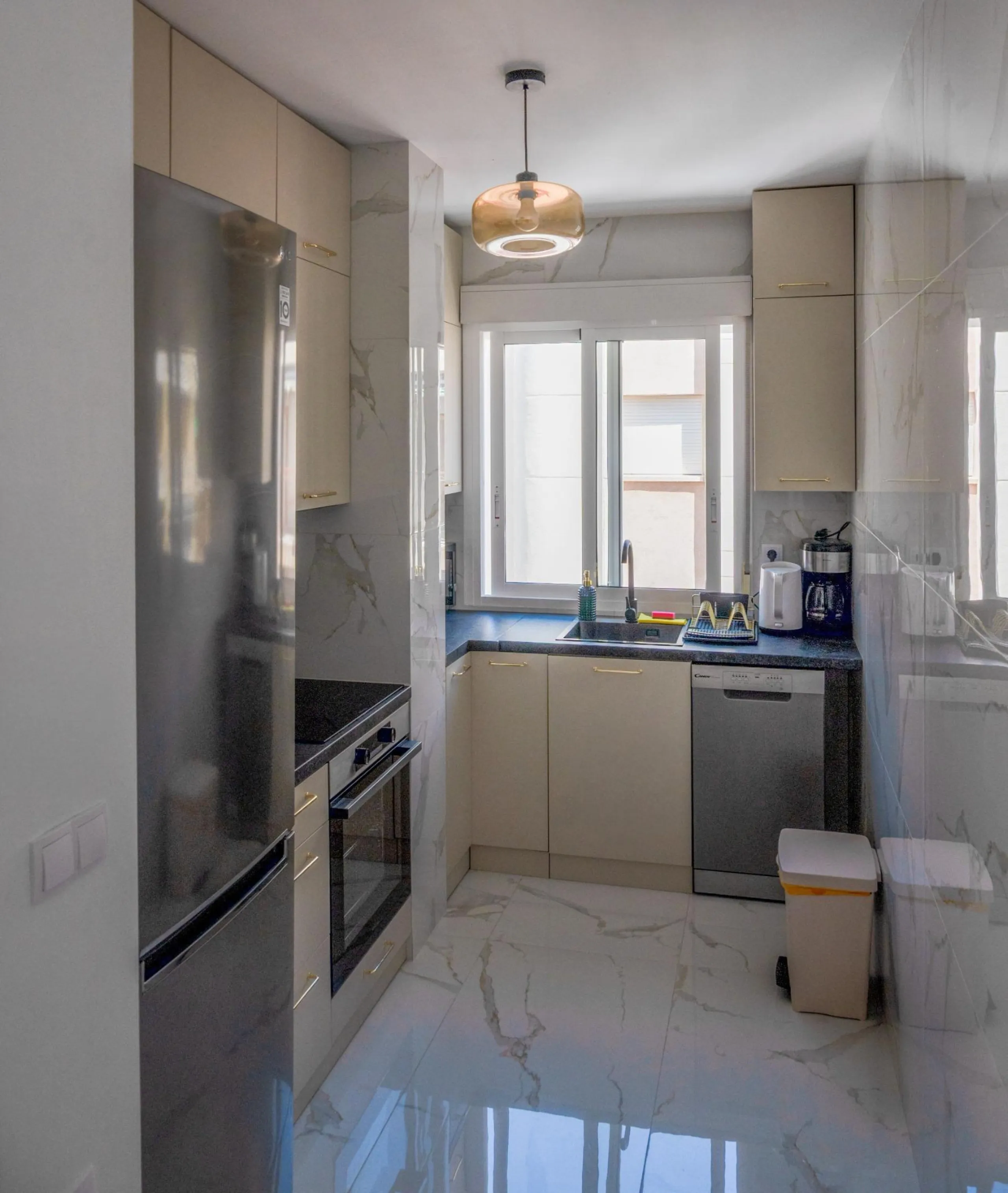 Amplio apartamento recién reformado en uno de los barrios más demandados de Torrevieja — Playa del Cura, a solo 100 metros de la playa.