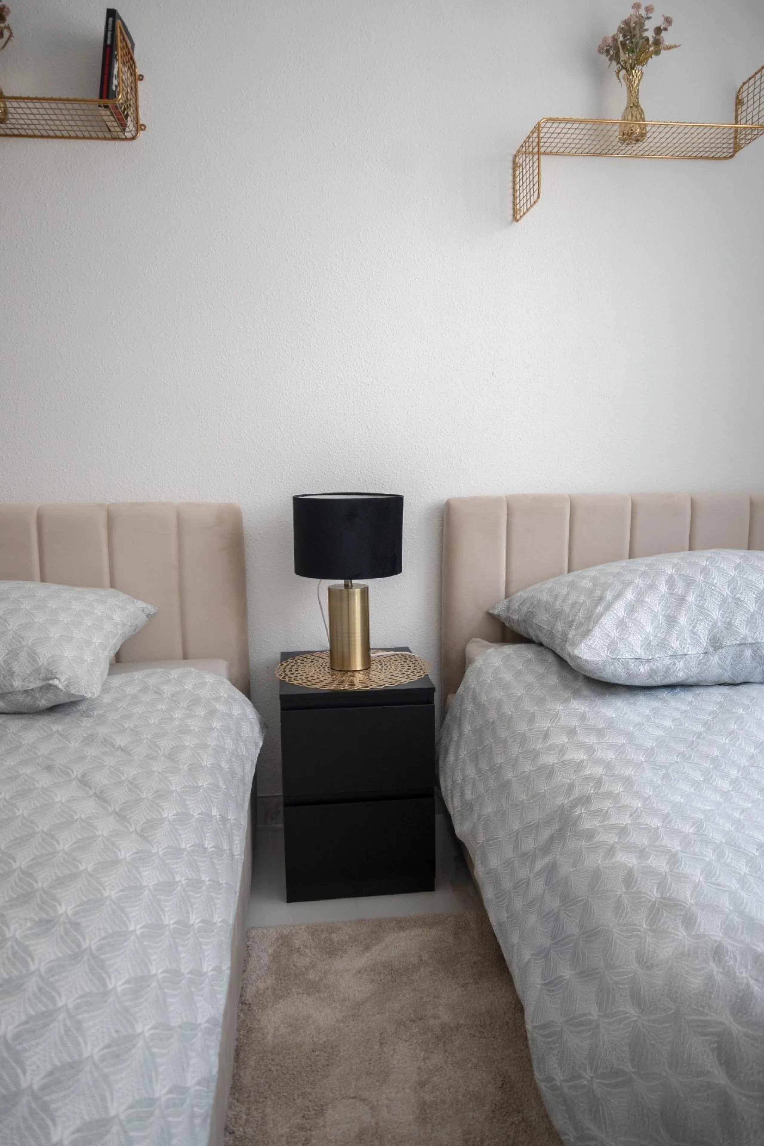 Amplio apartamento recién reformado en uno de los barrios más demandados de Torrevieja — Playa del Cura, a solo 100 metros de la playa.