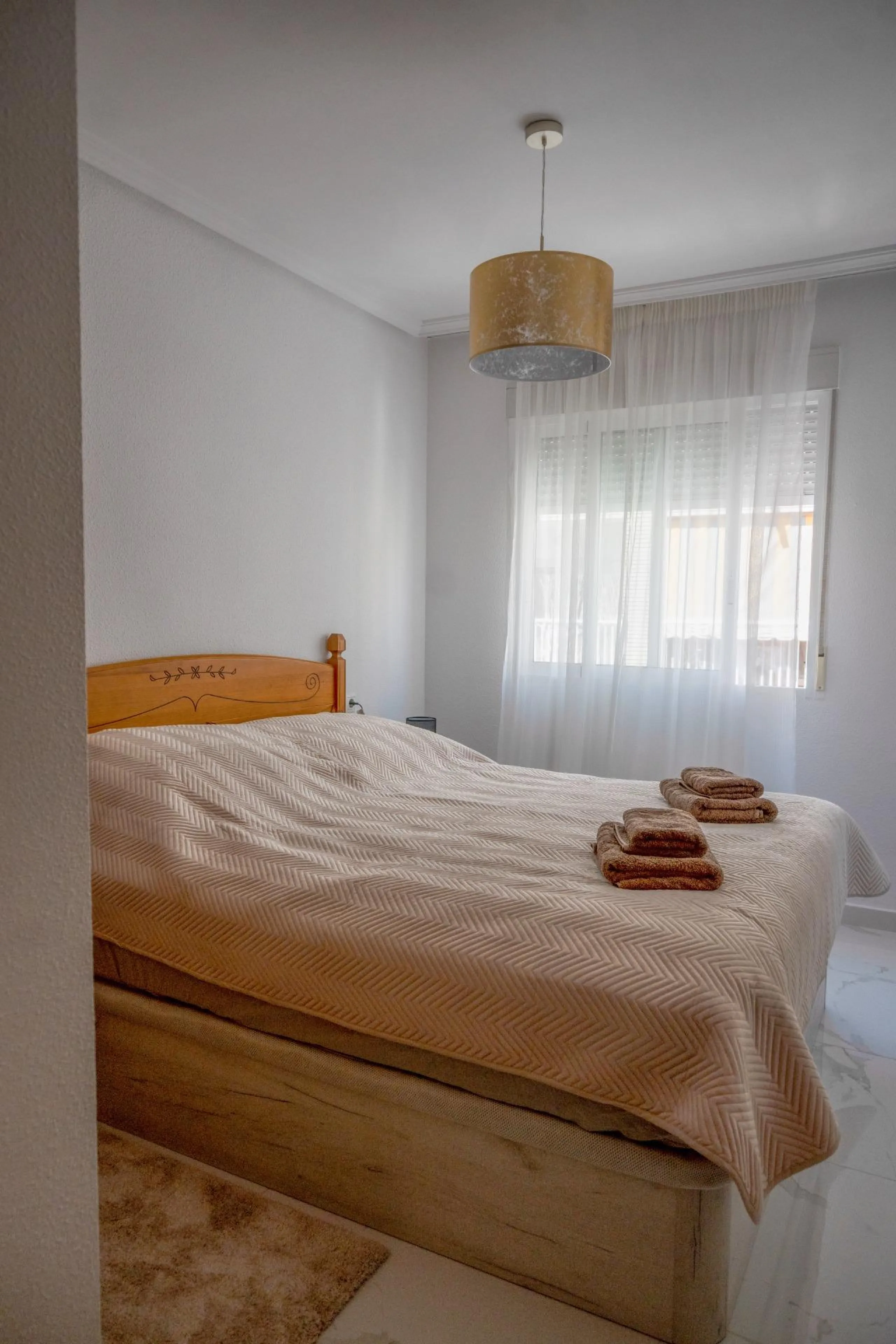 Amplio apartamento recién reformado en uno de los barrios más demandados de Torrevieja — Playa del Cura, a solo 100 metros de la playa.