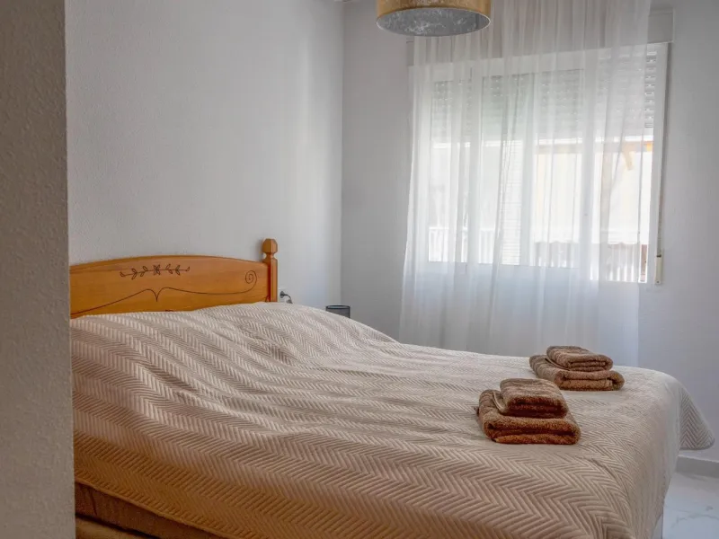 Amplio apartamento recién reformado en uno de los barrios más demandados de Torrevieja — Playa del Cura, a solo 100 metros de la playa.