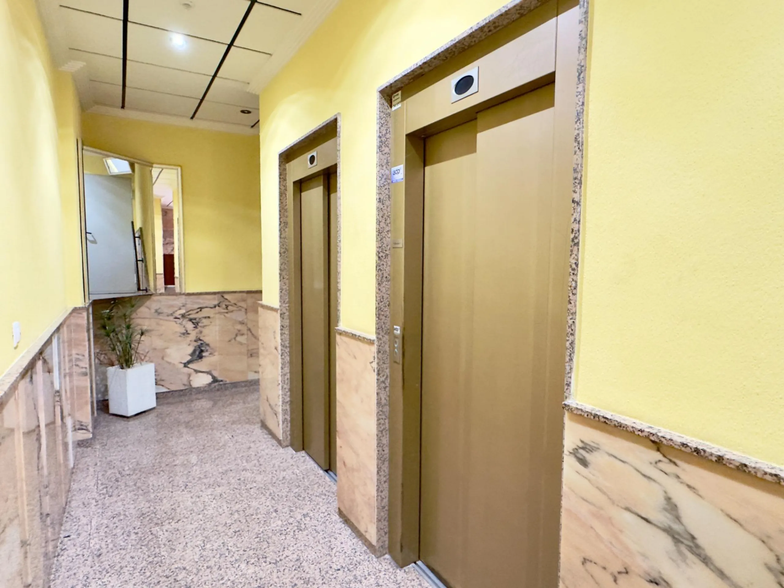 Amplio apartamento recién reformado en uno de los barrios más demandados de Torrevieja — Playa del Cura, a solo 100 metros de la playa.
